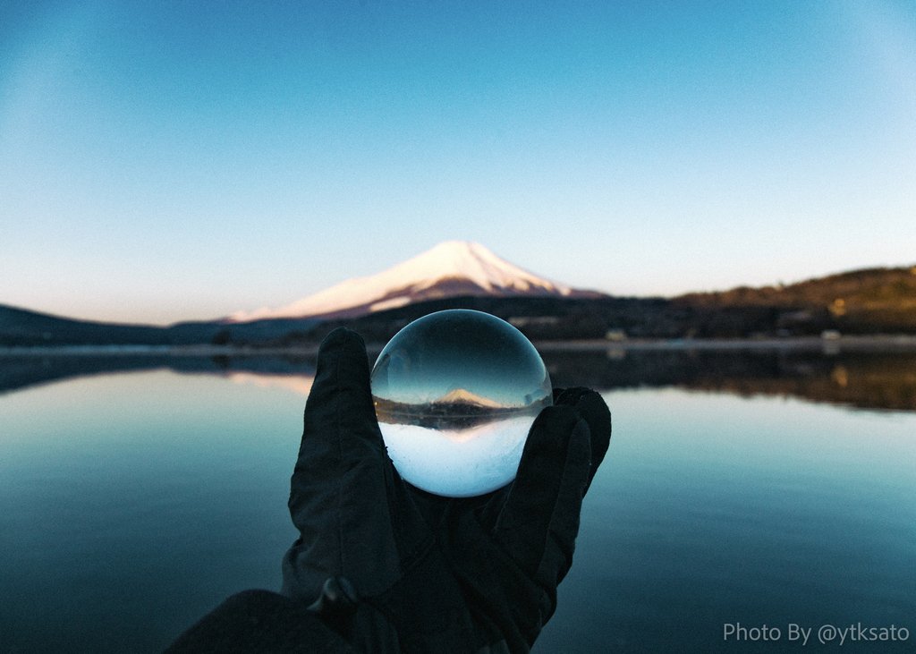 sugerfilm's tweet photo. いつかやってみたかったやつ・・！
ちょっと、水晶玉が凍ってる笑
.
#crystalball 
#水晶玉 
#ガラス玉 
#reflectiongram 
#loves_refle… https://t.co/l3AX6EGf8Q https://t.co/pCIQW4oiPQ