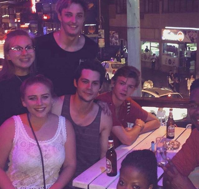 lostbansheeytb's tweet photo. #PHITOS Thomas Brodie Sangster et Dylan O'Brien avec des fans https://t.co/ZZOzWxH8AJ