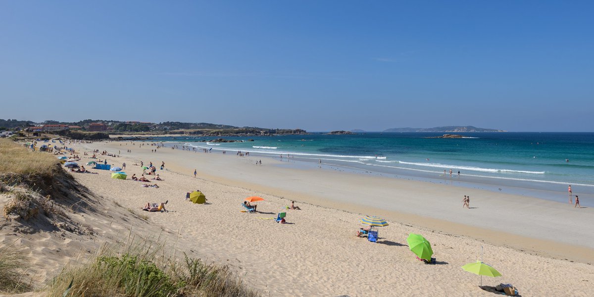 AptLanceata's tweet photo. Pronto será #SemanSanta,si buscas alojamiento en #Sanxenxo te esperamos en nuestros Apartamentos,a pocos metros de la playa de A Lanzada. https://t.co/tfKPkOkTtb