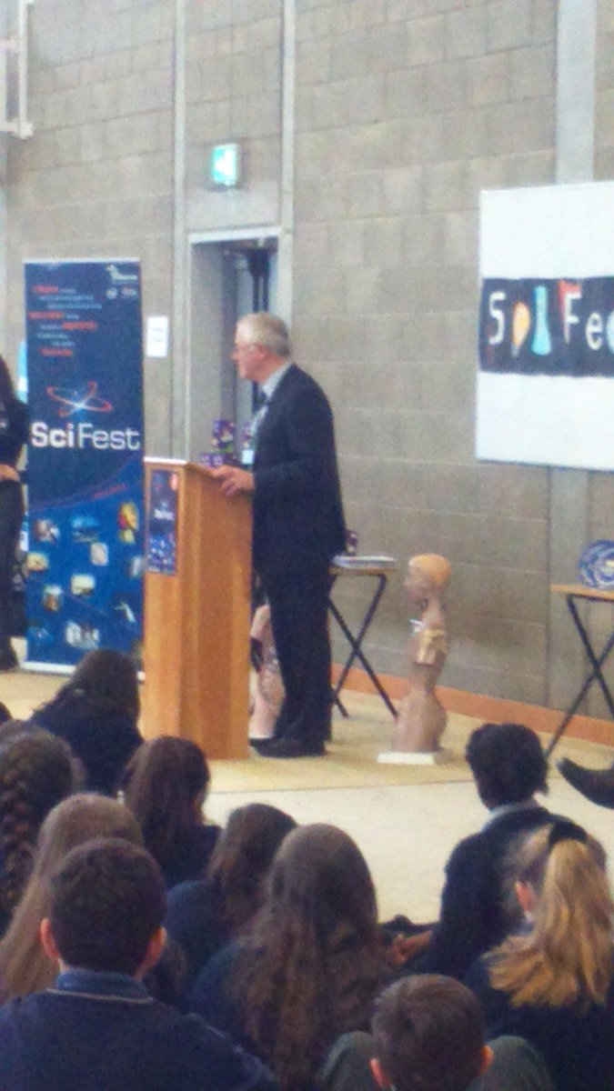 TríonóideScience tweet media