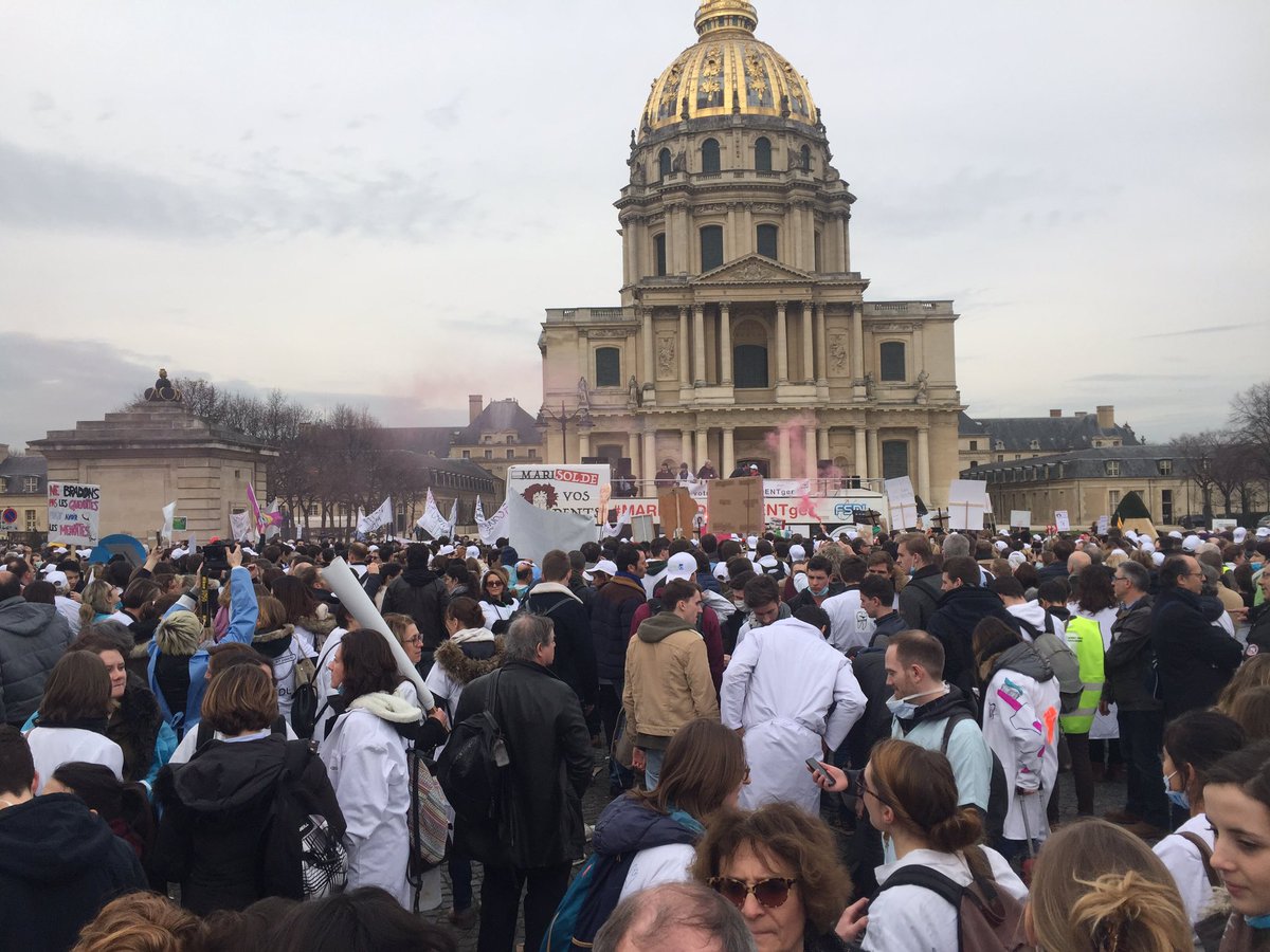Dugommier1's tweet photo. Brisons nos chaines! Dentistes insoumis!!!  #DENTger  #sante @MarisolTouraine https://t.co/cHxmeklfpp