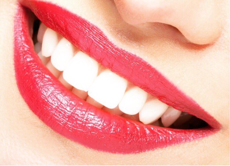 LabWhites's tweet photo. Are you looking for a Teeth Whitening product that will give you visibly whiter teeth in just 7 days? Shop Now 👉 https://t.co/tC0BUgCRFD https://t.co/Zgz3GLiADM