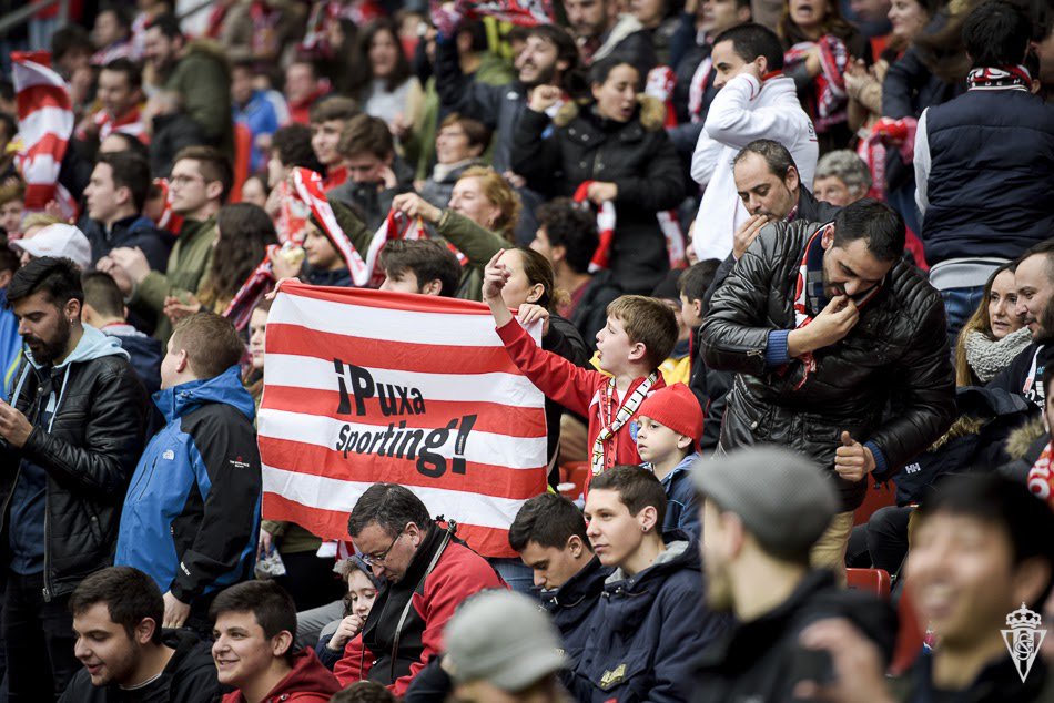 RealSporting's tweet photo. La Grada de Animación y UNIPES han promovido la idea de cantar el himno a capela el domingo🏟️ https://t.co/vHRAFZd7yb #BatallaSinCesar 🔴⚪️ https://t.co/GqEuUwvzXC