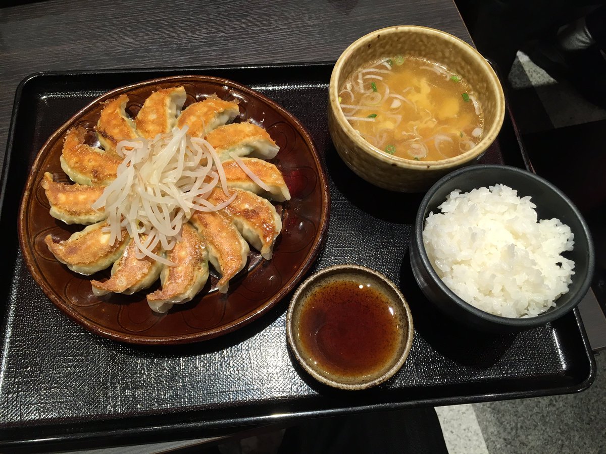 坂部秀治 ウェスティン滞在 更新が遅くなってしまいましたが今日の夜ご飯は熱海駅構内 ラスカ熱海 に位置する五味八珍にて浜松餃子を戴く事に こちらは県下で人気を誇る中華料理チェーン ボリューム抜群ながら1人前480円とリーズナブルな価格設定が嬉しい