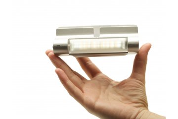 tradelizardb2b's tweet photo. The first light made specifically for #videochatting. #Chatlight fits on almost all your devices https://t.co/VCsalpqHtZ https://t.co/bDQ3HzOxzM