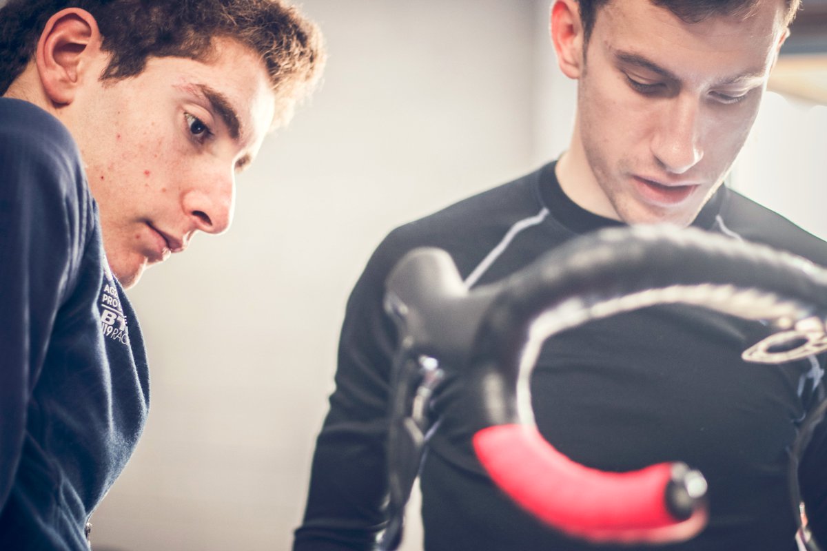 DCT_NewGen's tweet photo. Les hommes de l'ombre !
Merci à nos #coachs et à notre #staff pour l'accompagnement et la formation des juniors au quotidien. https://t.co/6pk6t4LbWH