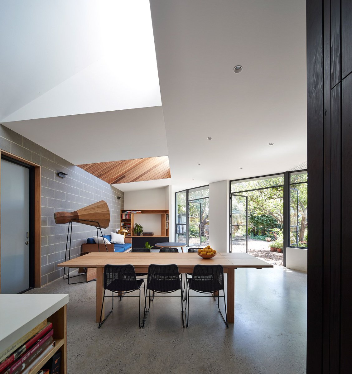NextGenRLs's tweet photo. #lightscaping light & dark this Melbourne Aus home designed for a client with a sleep disorder balances both #wehavethevision https://t.co/bHtXcpKkKE
