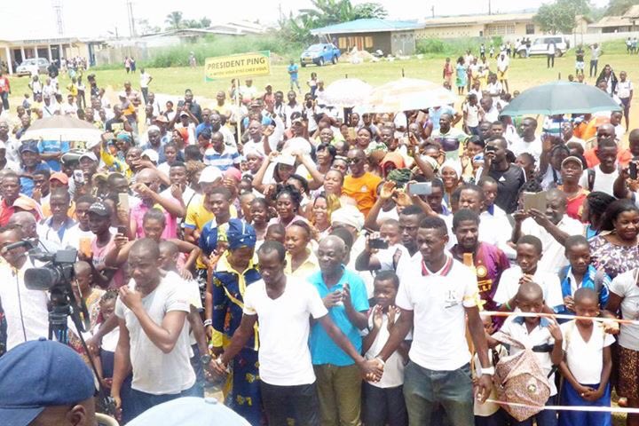 MouvancePing's tweet photo. "Président Jean Ping à Mitzic vous êtes chez vous"... l'accueil dans le grand Nord a été très chaleureux. #Gabon https://t.co/JSXzb3meyI
