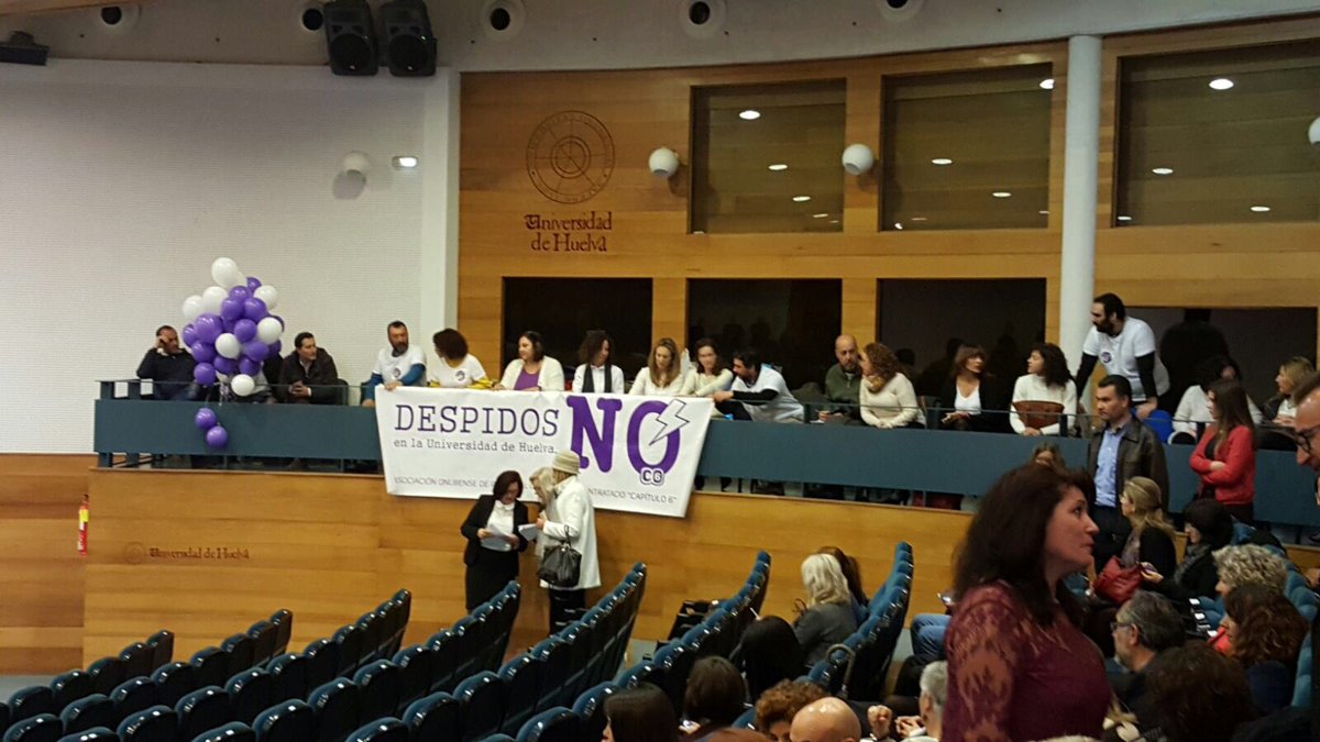 somouniversidad's tweet photo. Un año más trabajadores @capitulo6uhu en el acto del día de la Universidad Huelva defendiendo sus derechos laborales https://t.co/AGGTRpIjRr https://t.co/nF7FaCwIqt