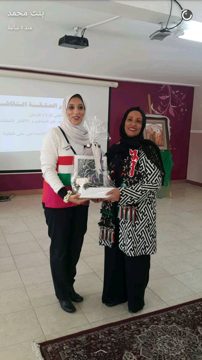وتم تكريم الأمهات الفاضلات 
ومن بينهم الأستاذة مريم الصرعاوي
نائب رئيس مجلس الأمهات والمعلمات 
والتي كان لحضورها ومشاركتها المؤثرة