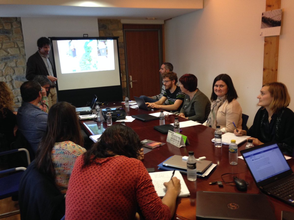 DeustoTech's tweet photo. El piloto de Zamudio trabajando en sistemas de pago por generación de residuos con ARS, BCN y Virtualware #DeustoTech @Deusto @waste4think https://t.co/WXHo21YPpM