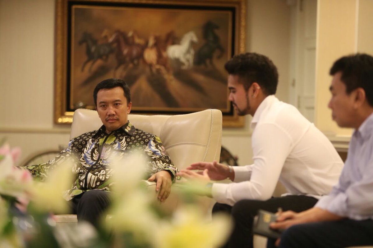 Baru aja menerima Juara Dunia Jetski Aero, <a href="/AeroAswar/">Aero Aswar</a>. Ternyata anak muda ini tak hanya ganteng, prestasinya juga keren dan membanggakan.-IN