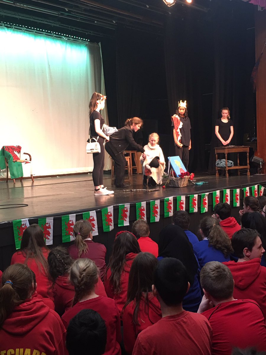 mflolchfa's tweet photo. Olchfa Eisteddfod well underway! Proud LL moment! #Olchfa #Eisteddfod https://t.co/SiROUjXgot
