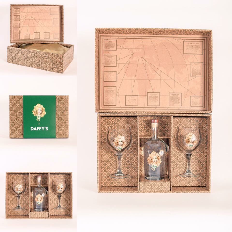 DaffysGin's tweet photo. #MothersDay #Offer. £5 off our beautiful gin filled gift box. Use code 'DAFFYSMDAY' at checkout. https://t.co/ulJhn0Y2uw #FridayFeeling https://t.co/uqDCJze5jq