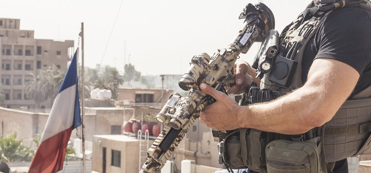 Interieur_Gouv's tweet photo. 🔍#VendrediLecture Découvrez notre reportage à Bagdad, où depuis 2004, le #GIGN assure la #sécurité de l’ambassade >> https://t.co/wIcRvRVA50 https://t.co/Ojp6YvnZA4