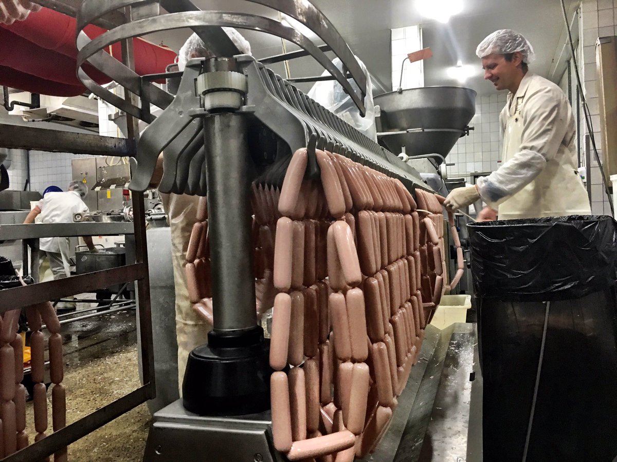 crafter2crafts's tweet photo. At Volkswagen we know a lot about sausages.And we can tell you: The guys at the sausage manufactory Dymov are experts! #crafter2craftsmen https://t.co/CAtRMZJKEj