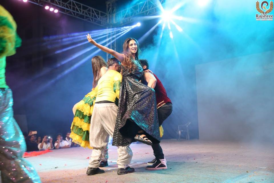 tackerUniverse's tweet photo. Pictures of @karantacker and @krystledsouza on stage performing for Rajshree Institution Annual fest Aahvan #RajshreeBareilly #TackerGallery https://t.co/2qHdTgpdpm