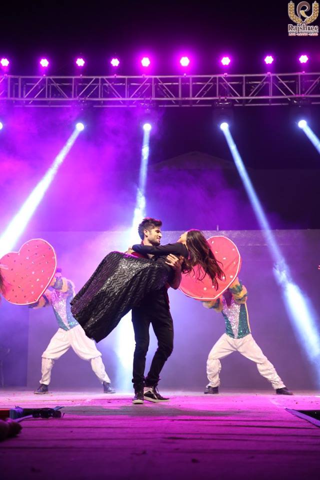 tackerUniverse's tweet photo. Pictures of @karantacker and @krystledsouza on stage performing for Rajshree Institution Annual fest Aahvan #RajshreeBareilly #TackerGallery https://t.co/JIQSINQ5gE