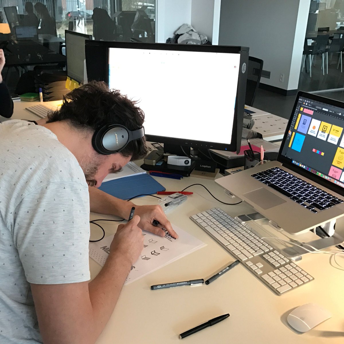 strak_be's tweet photo. man-marker-missie
Pen en papier als start van een digitaal project. https://t.co/W2Qs8SqcnV