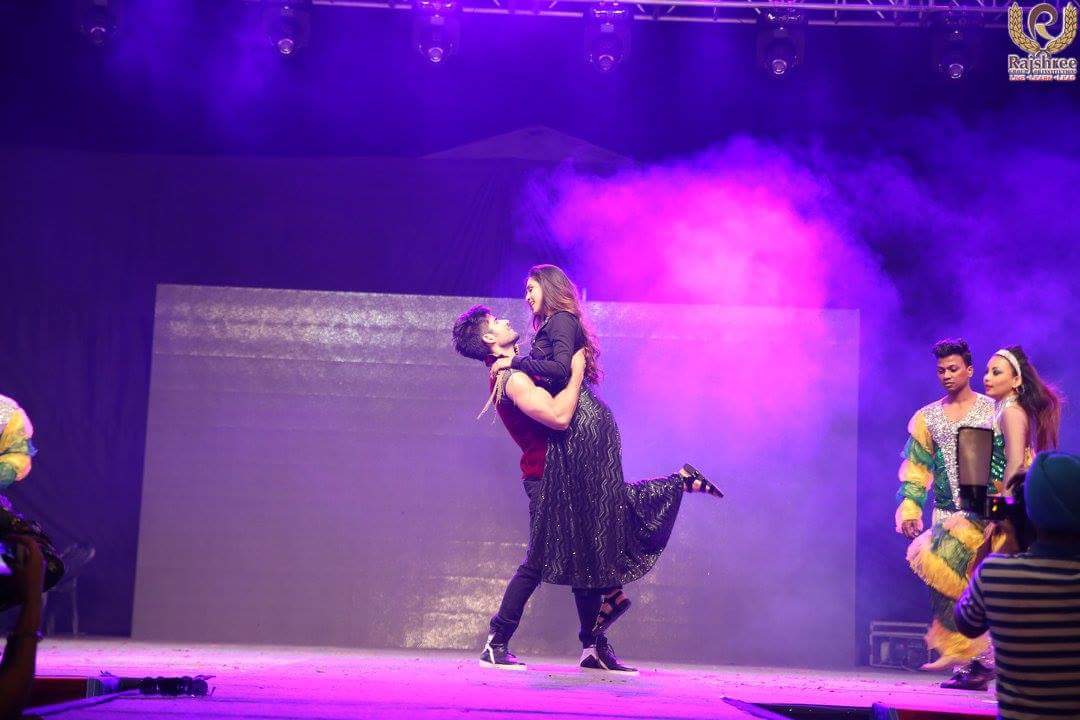 tackerUniverse's tweet photo. Pictures of @karantacker and @krystledsouza on stage performing for Rajshree Institution Annual fest Aahvan #RajshreeBareilly #TackerGallery https://t.co/AEVTxdHhLA