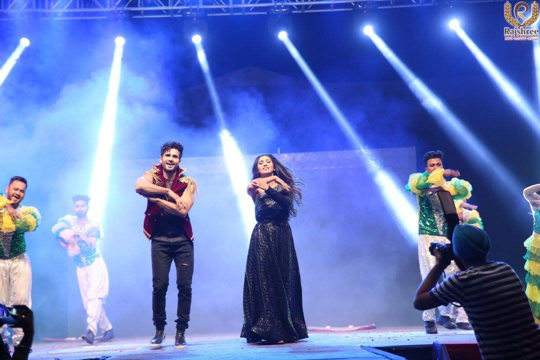 tackerUniverse's tweet photo. Pictures of @karantacker and @krystledsouza on stage performing for Rajshree Institution Annual fest Aahvan #RajshreeBareilly #TackerGallery https://t.co/AEVTxdHhLA