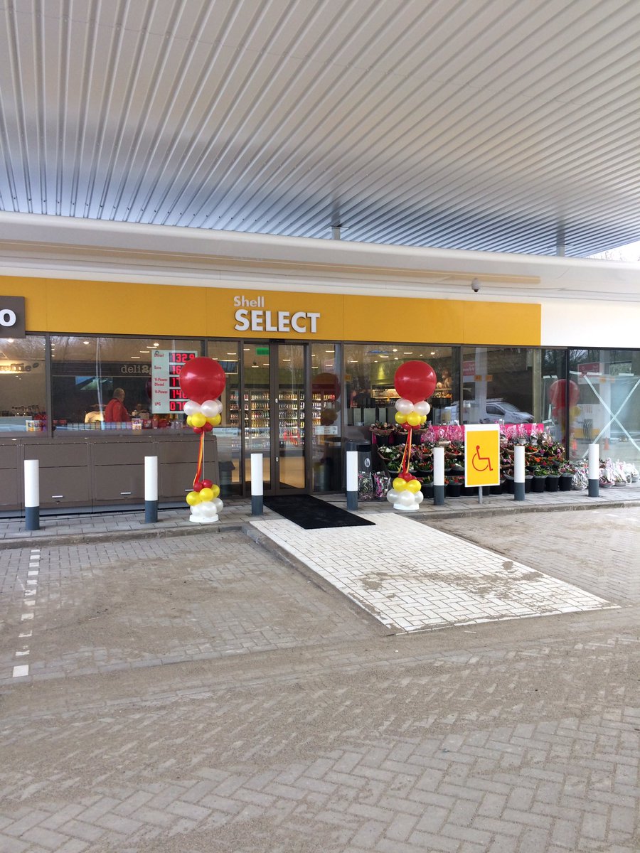 jerommeke67's tweet photo. @VermeulenIM heeft #verkeersmaatregel verwijderd #shell #deAndel is weer open na #brand #brandstof #hapje #drankje enz @VermeulenGroep ๐ https://t.co/ZJcbdugDFU