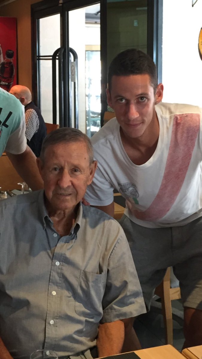 alexcoeff's tweet photo. je ne connaissais trop peu le joueur mais j'ai eu l'occasion de rencontrer l'homme #RIP #Kopa #Legende https://t.co/w6NX51DL1X