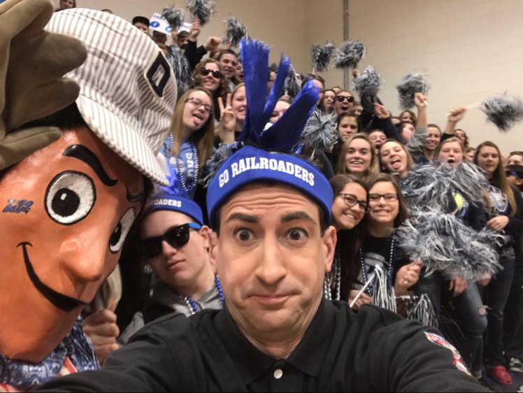 tinyurl.com/gtn8tdy <a href="/MarcJacobson/">Marc Jacobson</a> live 
<a href="/DurandAreaHigh/">Durand High School</a> #ABC12ElgaSpirit ABC12NewsThisMorning #Railroaders Rock!