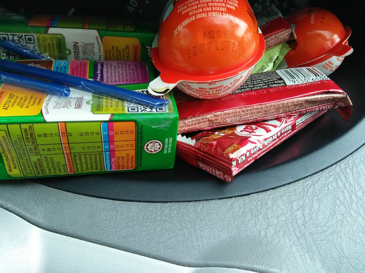 aleena_eliza's tweet photo. When road from school to home full of jammed, mama need something to keep the kids calm #noboring #nofight in car #DriveSafe #NoStress https://t.co/dFGCFHGcBM