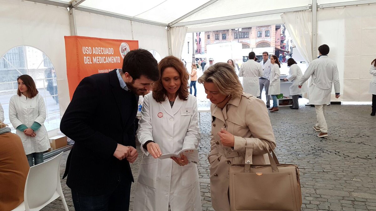 isabelalbas's tweet photo. Carpa de @SEFAC_aldia en Sevilla, conociendo de primera mano los servicios y asesoramiento q prestan farmacias a los ciudadanos. Gracias!! https://t.co/kq41yQQVnK