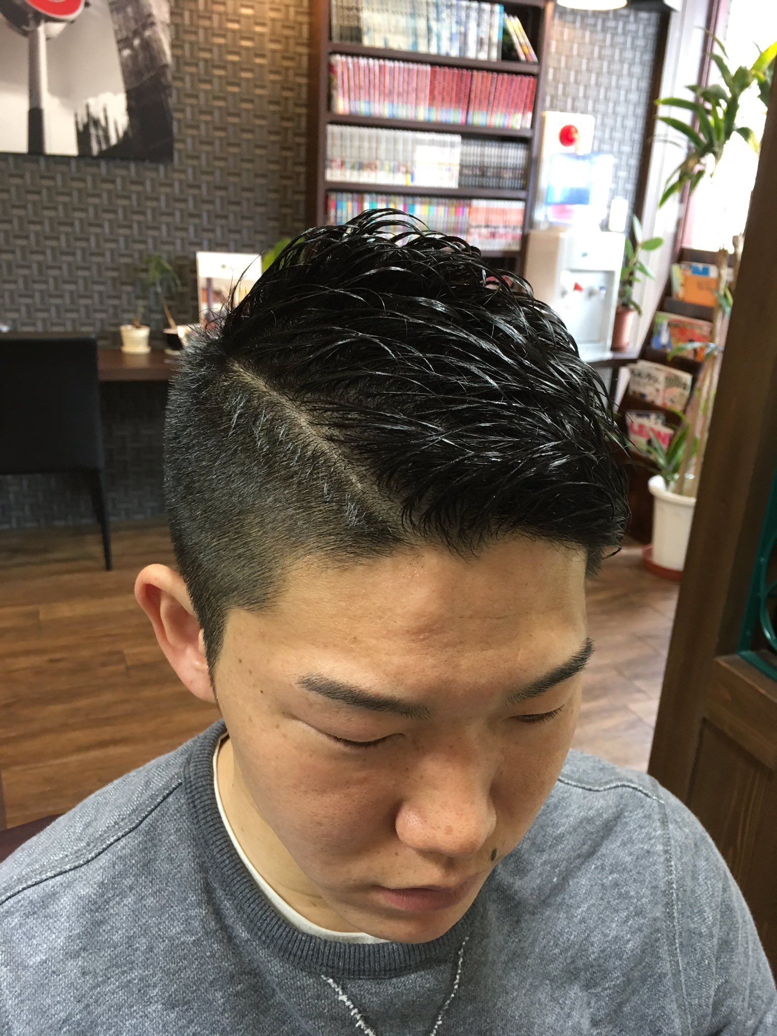 末長実 Fit Barber Na Twitterze 外人風カット テーマはクリロナ 分け目の部分に剃り込みを入れるともっとメリハリがついてすごく映える 外人風のヘアスタイルはマッシュと同じく今年のトレンド ファッションも髪型も外人 風になろう P S 紹介