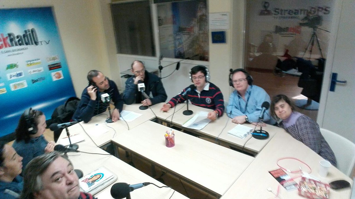 ClickRadioTV's tweet photo. #nosotroshacemosclick #sonrisasdeviernes en @ClickRadioTv https://t.co/pLMv2PeR7E