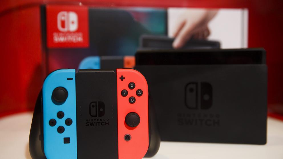 CitservTecnico's tweet image. ¡Hoy es el lanzamiento de la Nintendo Switch! Disfrutadla y acordáos de nosotros para mantenerla como el primer día 😉servicio-tecnico.es