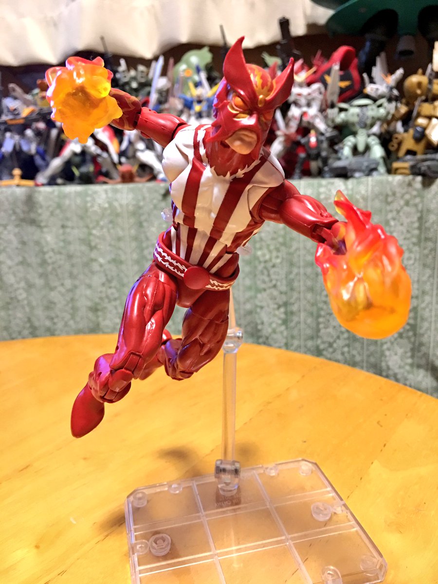 設定がだいぶアレな日本人ヒーローのサンファイアこと吉田四郎さんの