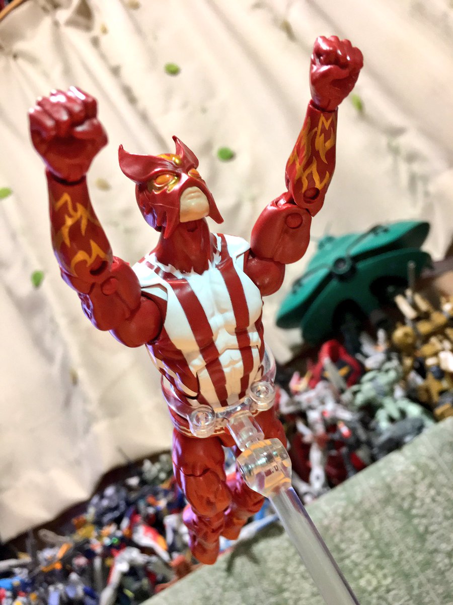 設定がだいぶアレな日本人ヒーローのサンファイアこと吉田四郎さんの