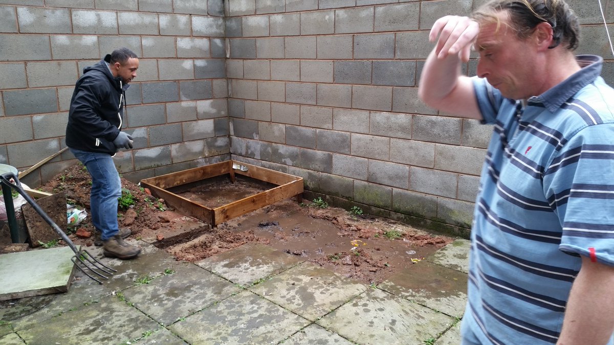 GenesisHousing_'s tweet photo. Some of our tenants and staff working on the garden project at the mens supported accomodation. #gettingreadyforsummer https://t.co/snYtPN7F7B