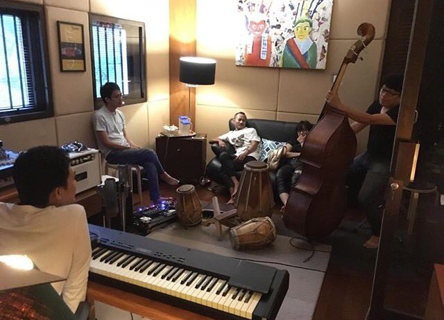 simakDialog tweet media