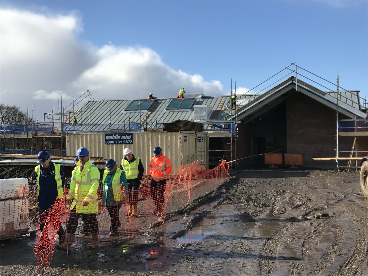 eacnewschools's tweet photo. #MuirkirkPS “topping out” ceremony. Pupils were excited to see new classrooms & flexible spaces for learning 😊 @ashleighscot @EastAyrshire https://t.co/yvSQj5bZNc