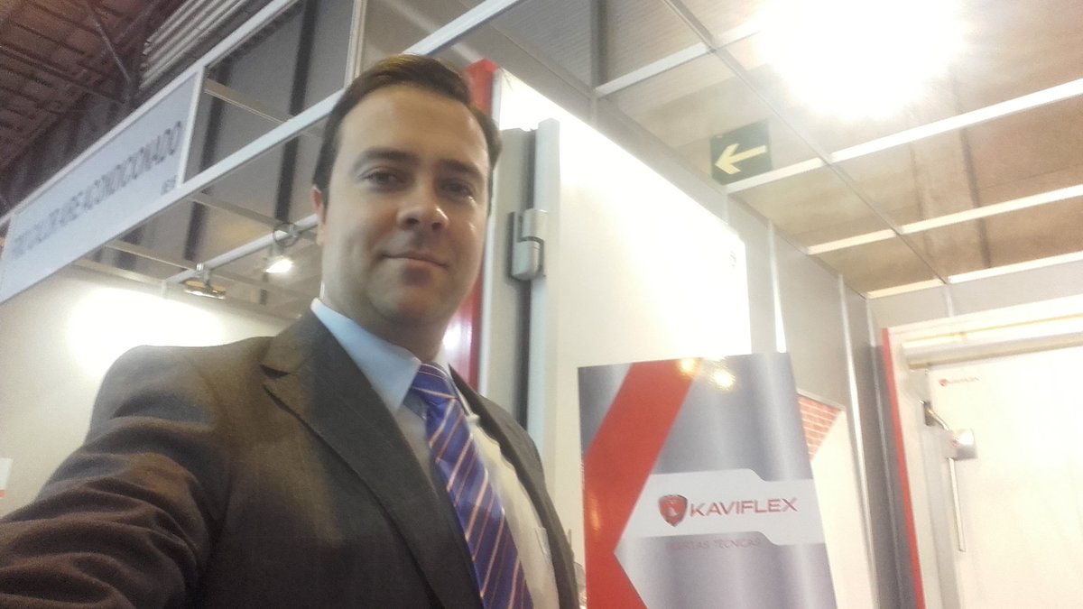 Javier_A_Munoz's tweet image. Viendo a nuestros amigos de @kaviflex. Referentes en #PuertasRefrigeradas en @Feria_CR de @feriademadrid