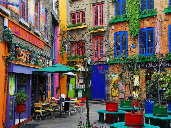 EuWebAgency's tweet photo. #friday #london #coventgarden #weekend #secretplace #colour #nealsyard #EUWebAgency #EUWA https://t.co/fU1gmIlGkg