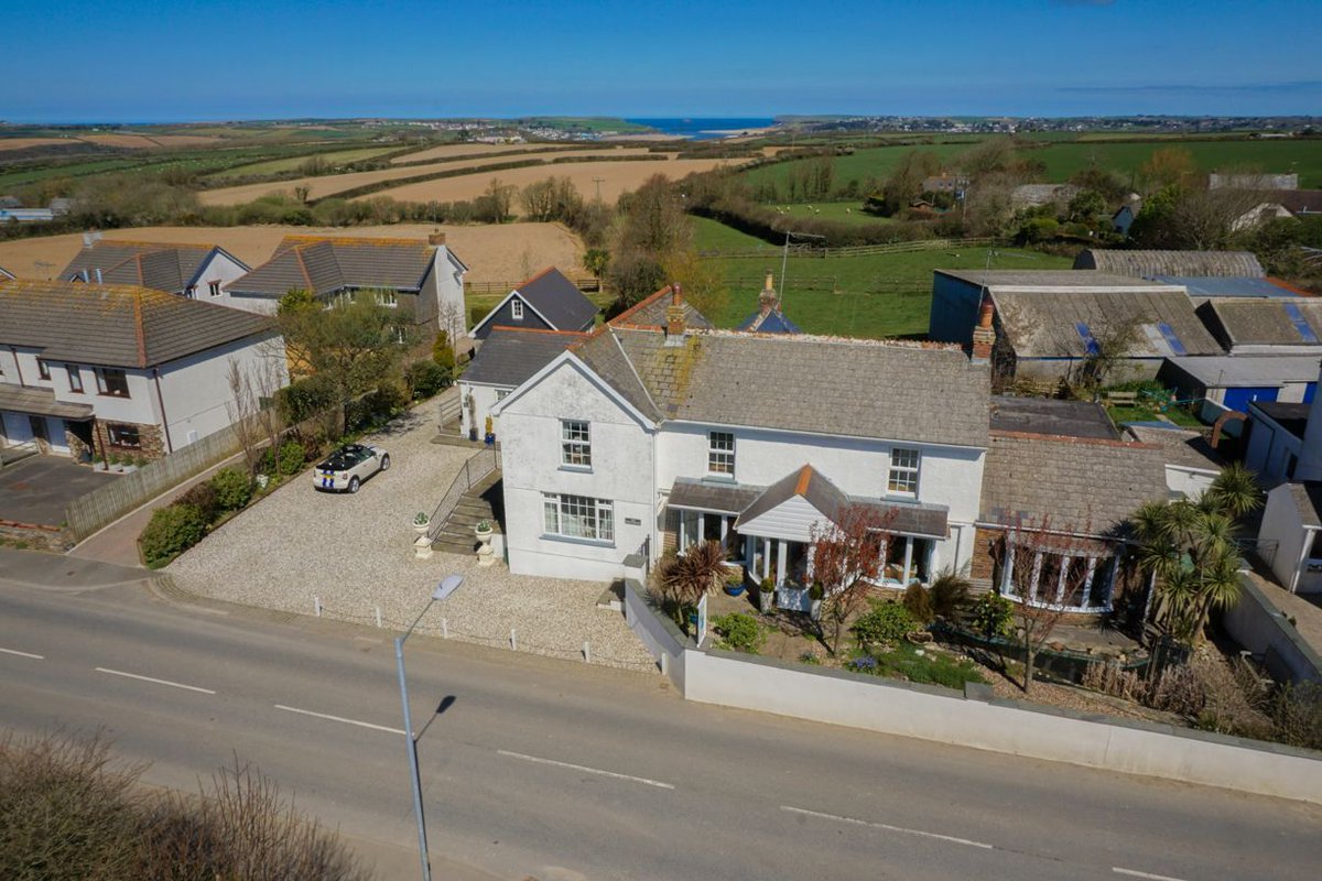 ViewLoveLive's tweet photo. This beautiful 6/7 bed house with 2 bed lodge is now available! The ideal B&amp;B opportunity in stunning #Cornwall https://t.co/Qs9QKcIapq https://t.co/lUdRnaJSZU