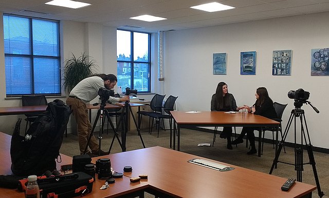 CubiksOnline's tweet image. Good feedback vs bad feedback. Filming for our next #Ability #Logiks training.