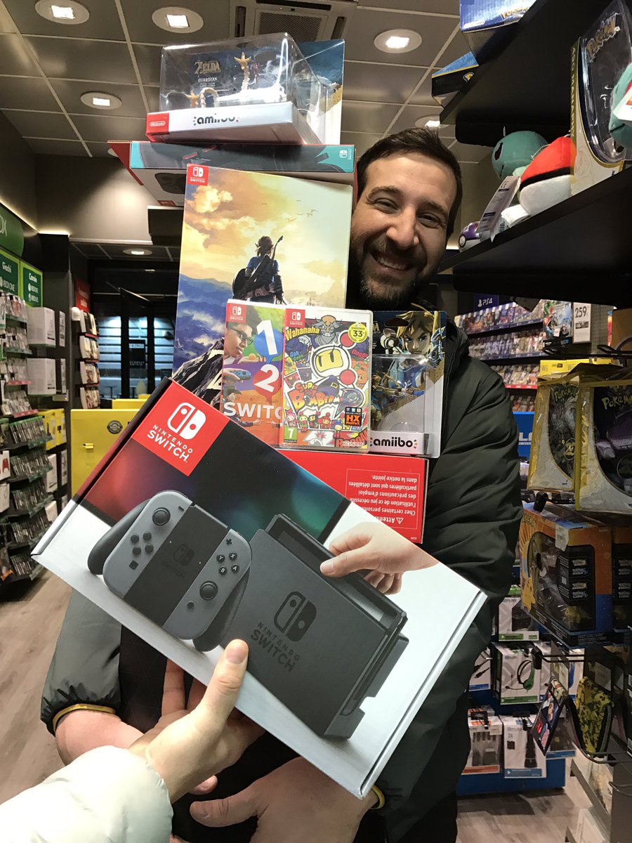 Maybe a bit overexcited at yesterday midnight launch for #NintendoSwitch <a href="/NintendoItalia/">Nintendo Italia</a> <a href="/GameStopItalia/">GameStop Italia 🎮</a> <a href="/nintendolife/">Nintendo Life</a> #ItsTimeToSwitch ❤️