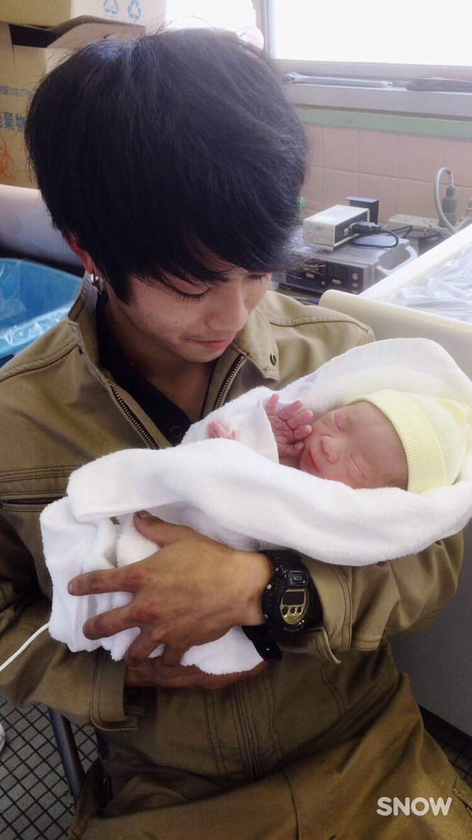 Uw_Chikako's tweet photo. 【ご報告】

3月3日16:04に2550g／45cmの
男の子が産まれました👶💞
分娩台乗って30分で出てきたよっ
へその緒が首に巻きついてて
最初泣かんし泡吐かせて大変やった
けど、今は元気だそうです😭
可愛い可愛い我が子を
これからよろしくお願いします✨
あ〜死ぬかと思た！ https://t.co/x7sEjWR9po