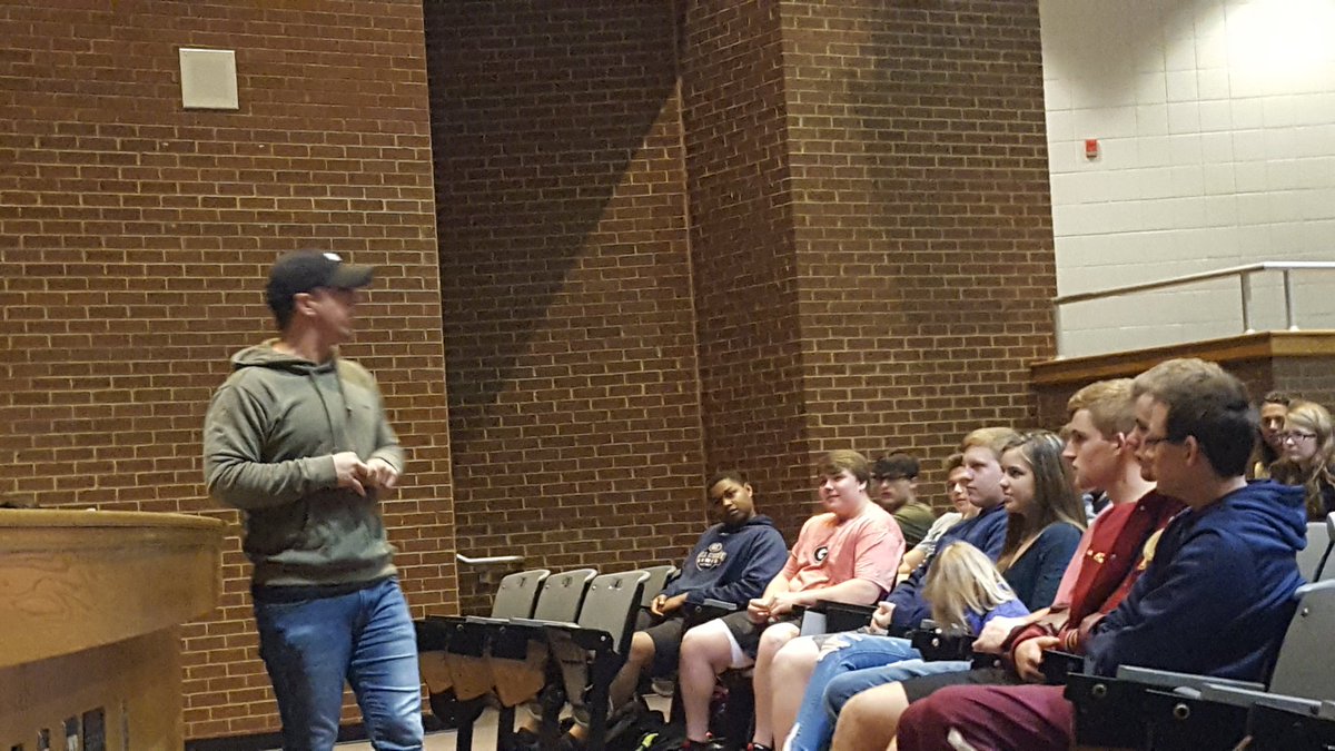 MCHAWKSFCA's tweet photo. "If you want to act like Jesus in public, you have to connect with him in private."
Thanks for the message @reedmoore07
#keyhabits https://t.co/9sxSoCvoj5