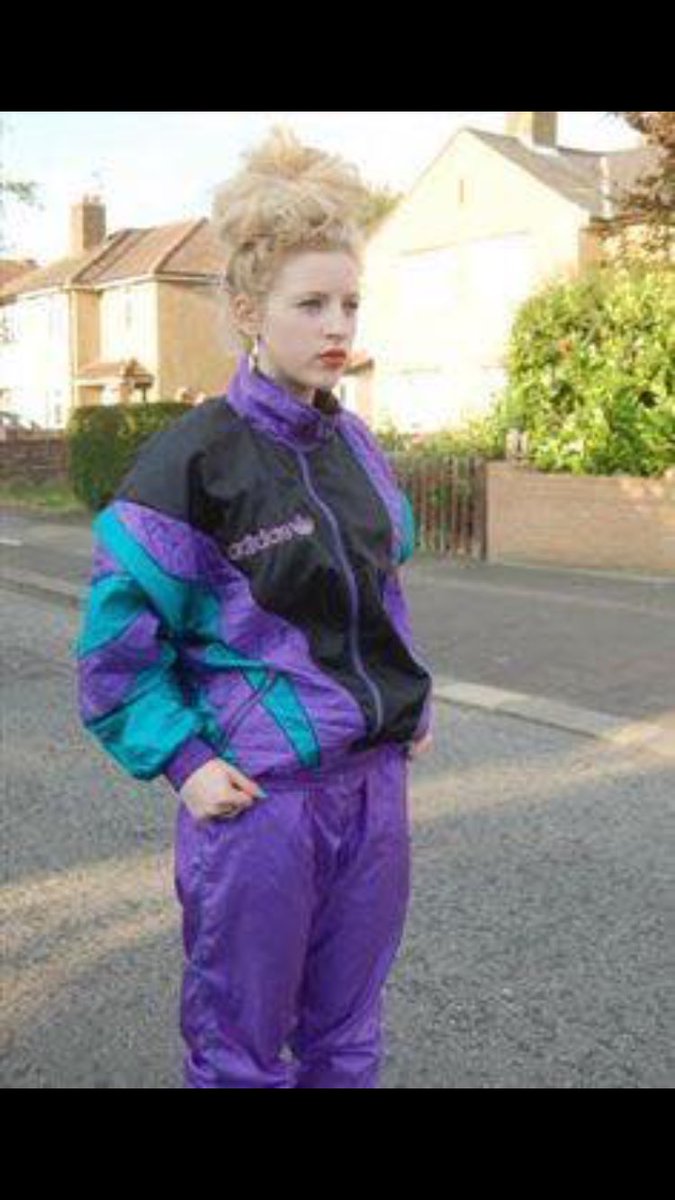 SallyMunners's tweet image. 90s #livingthedream #shellsuits #bringthemback 😂