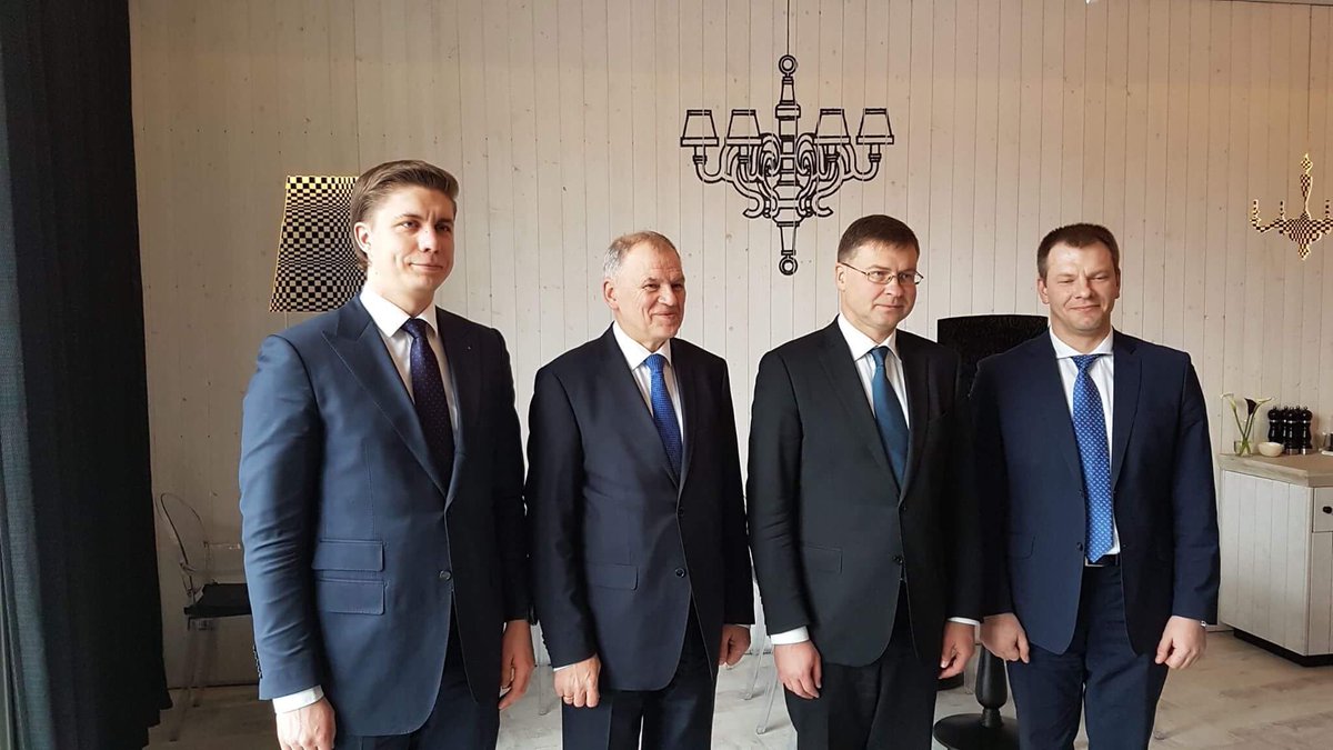 SinkeviciusM's tweet photo. Working lunch: @VDombrovskis @V_Andriukaitis, Minister of Finance Vilius Šapoka. @EU_Commission country report on the agenda #waystoimprove https://t.co/pMjCyuY8uP