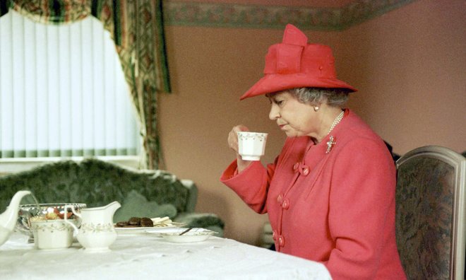 foodandwine's tweet photo. The Queen eats breakfast before breakfast and we think that is just grand. https://t.co/tJH5bjOEl2 https://t.co/gMNdDrTdcy