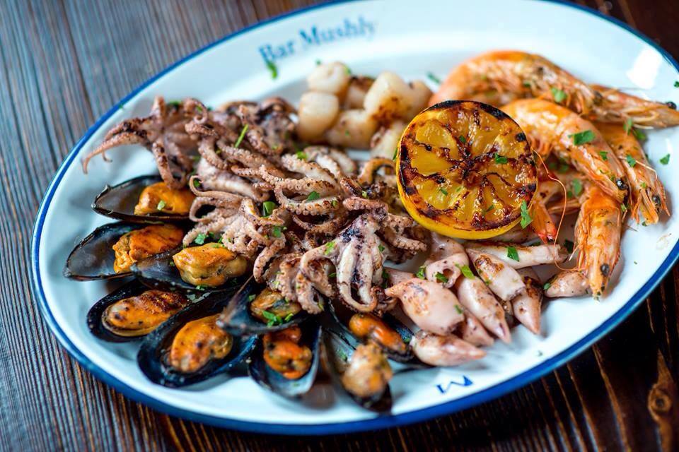 RatingCafe's tweet image. Bar Mushly 
Плануєте відсвяткувати першу весняну п'ятницю? - Вам пряма дорога у Bar Mushly. Приходьте на площу Ринок, 35, та замовляйте...