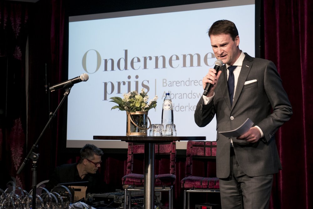 De foto's van de uitreiking tijdens het BAR Business Gala: facebook.com/pg/Ondernemers…